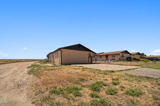 Building Photo - Great 2/1 Townhome WITH YARD in Pueblo West