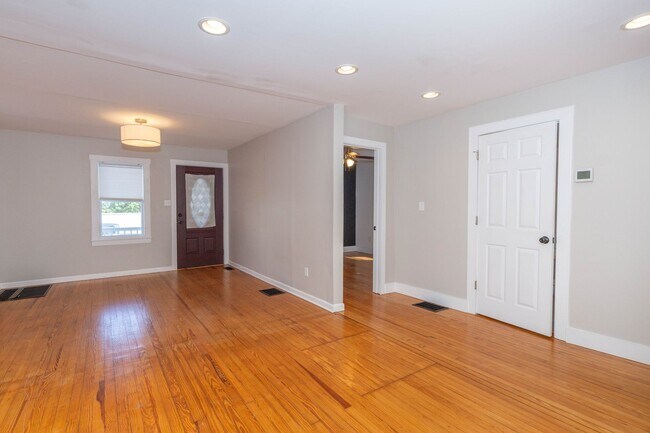 Foto del edificio - 2 Bed, 1 Bath Rancher in Charles Town, WV