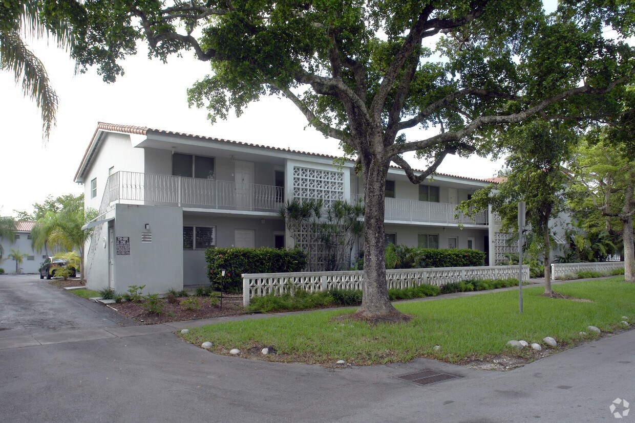 Primary Photo - 920 Sevilla Ave