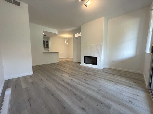 Foto del edificio - "Charming 1-Bedroom Retreat with Fireplace...