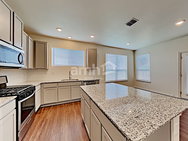 Foto del edificio - 2722 Lillybrook Ln