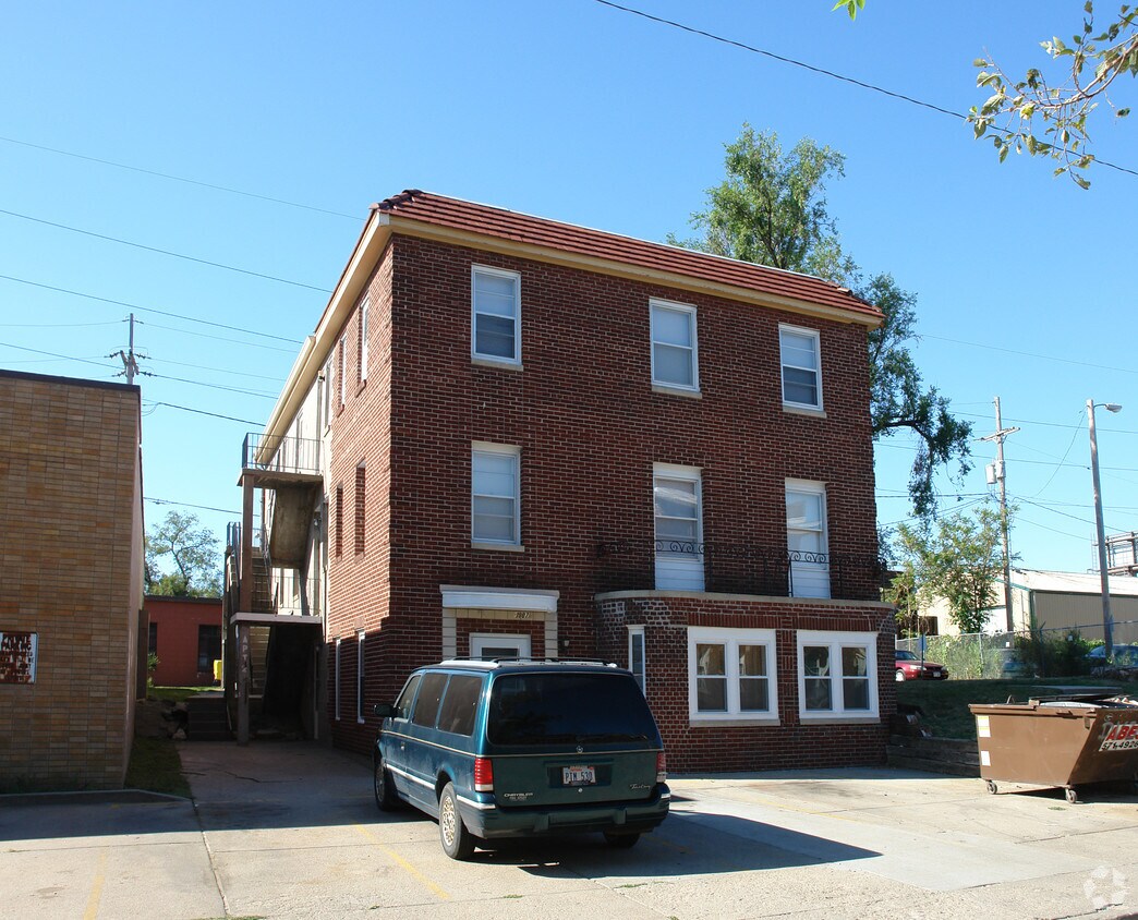 Primary Photo - 1907 Jones St