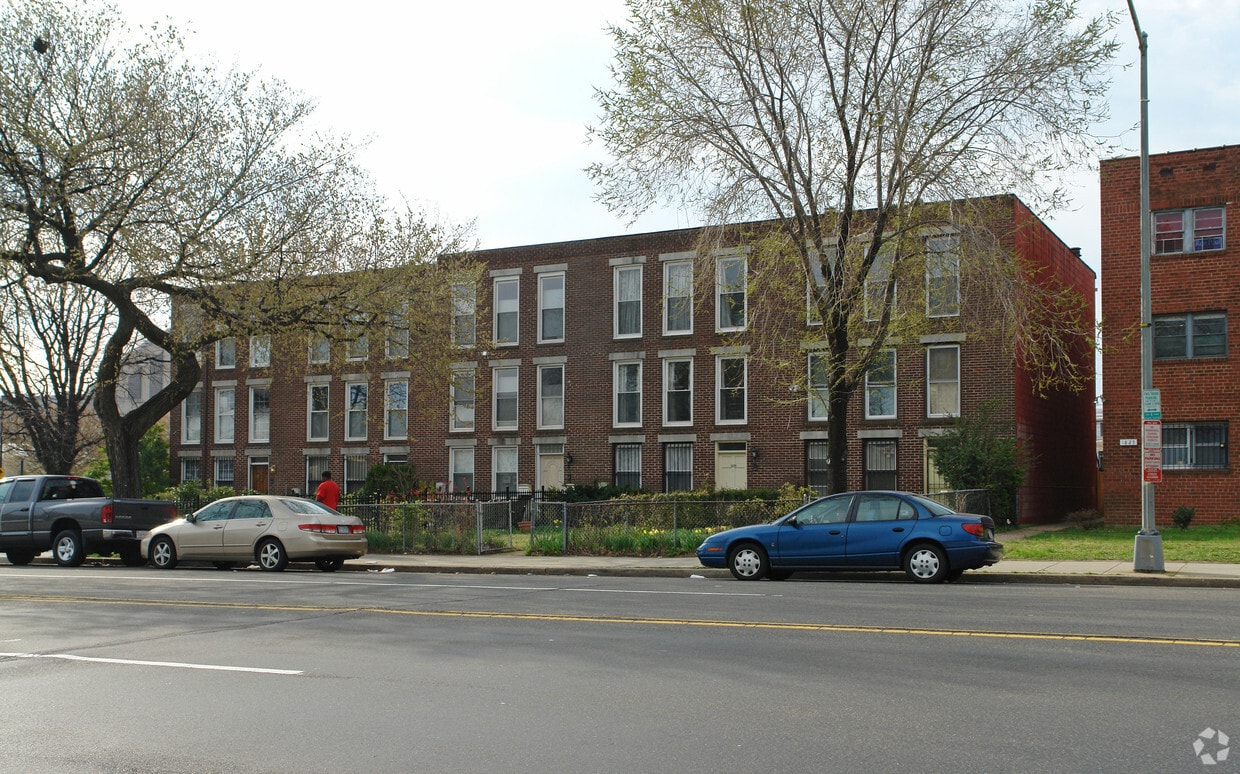 Primary Photo - 1823-1825 E Capitol St SE