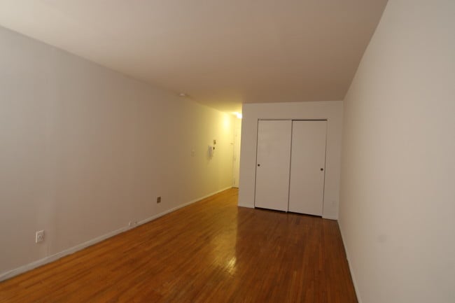 Building Photo - 122 E 13th St