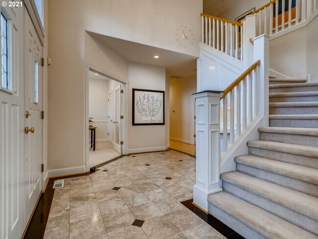 Foto del edificio - Forest Heights Stunner- Located just a few...