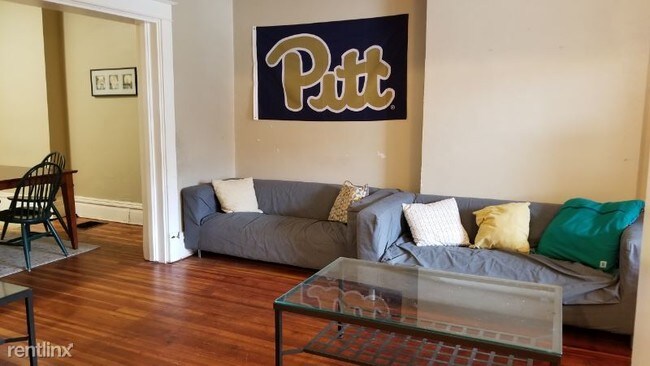 Foto del edificio - 6 br, 3 bath House - 925 Bryn Mawr Rd