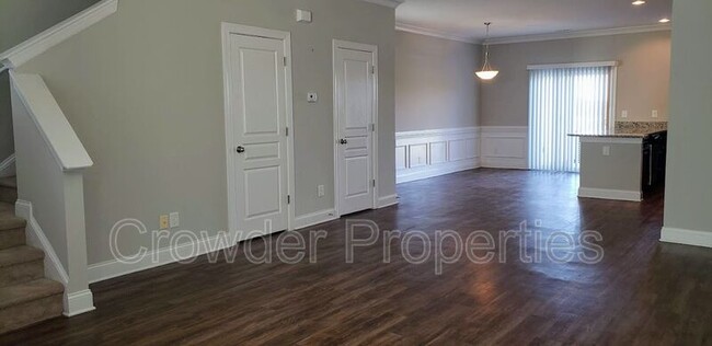 Building Photo - 376 Halton Crossing Dr SW