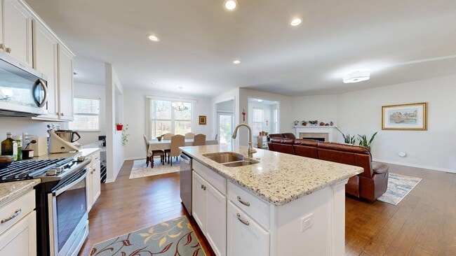Building Photo - 2901 Dillon Dr
