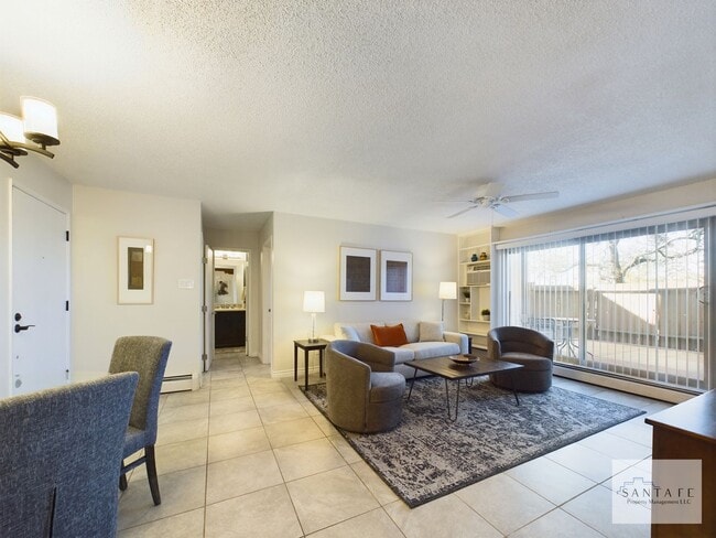 Foto del edificio - Gorgeous Ground Level Condo at Los Arroyos across from Hospital