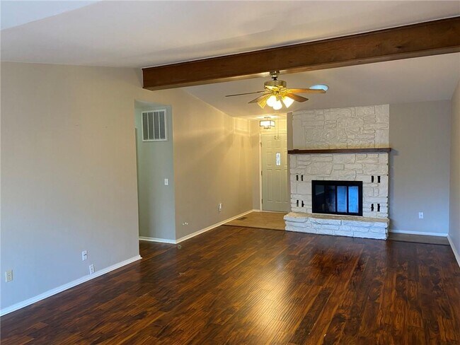 Building Photo - 14 Shanklin Dr