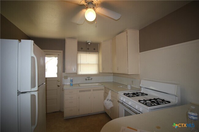Building Photo - 671 Roosevelt St