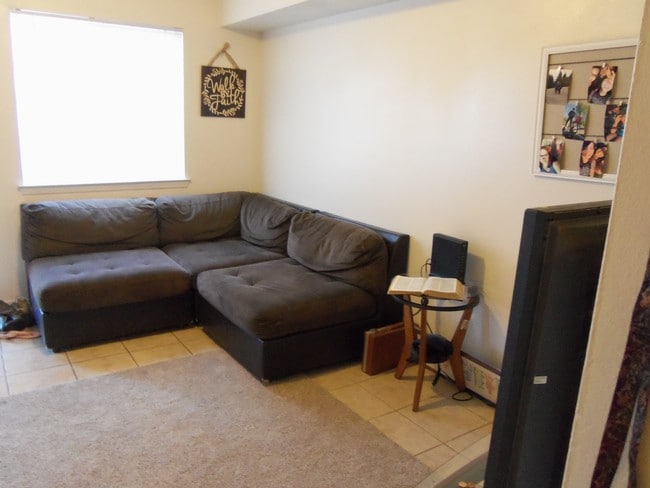 Interior Photo - 206-209 Colonial Ave SW