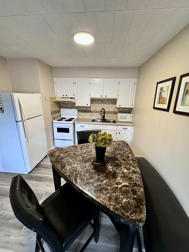 Photo du bâtiment - 360 Tecumseh Rd W