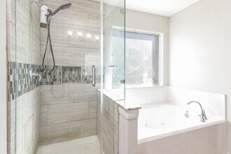 Building Photo - 245 Lake Estates Dr