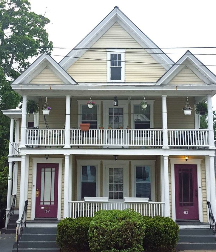 Primary Photo - 482 Milton St