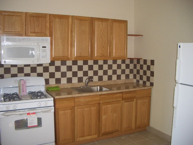 Kitchen - 4058 Chestnut St