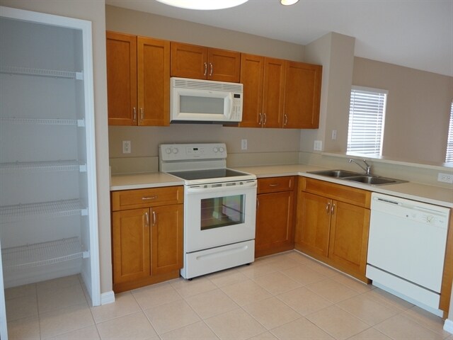 Building Photo - 11505 Crestlake Village Dr