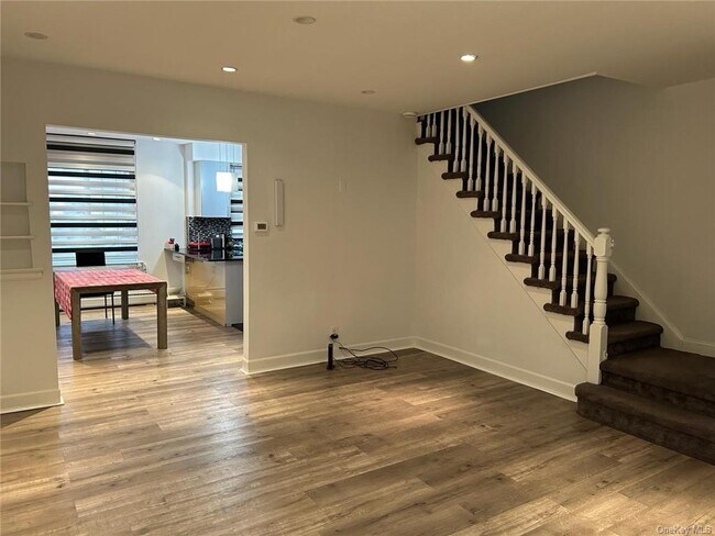 Foto del edificio - 48-24 42nd St