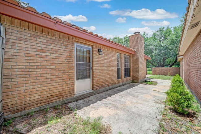 Foto del edificio - 12038 Texas National Blvd