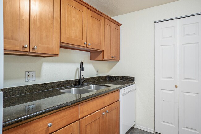Foto del edificio - 9494 Redmond - Woodinville Rd NE