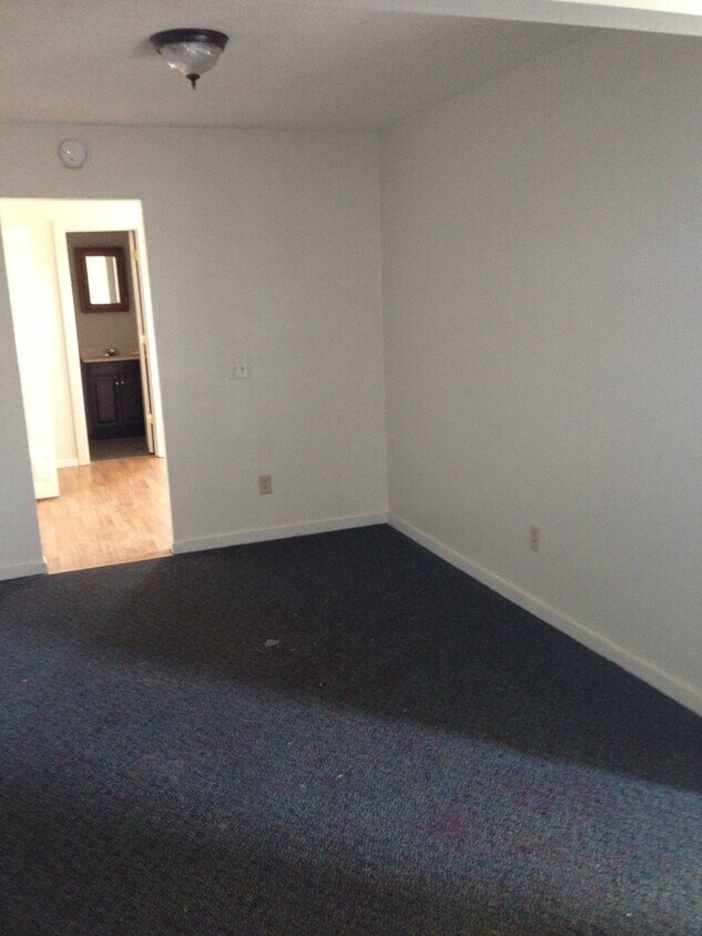 Foto principal - Three Bedroom Duplex in Country Setting