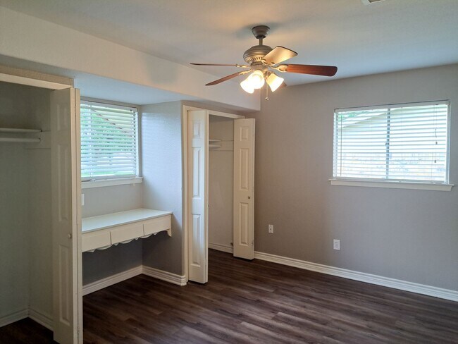Foto del edificio - 3 Bedroom / 2 Bath / 2 Car Garage