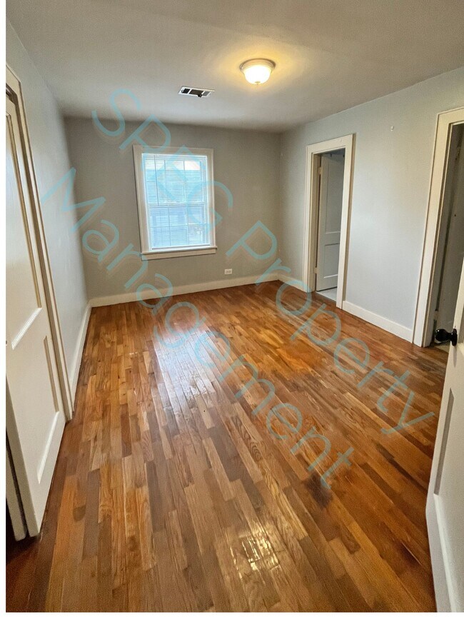 Foto del edificio - 607 N James St