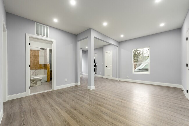 Foto del edificio - 222 Primrose Ave