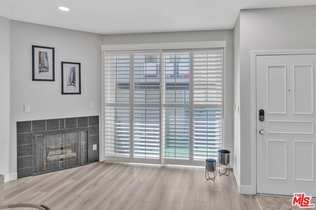 Foto del edificio - 433 E Tamarack Ave