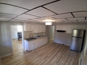 Building Photo - 67 Railroad St