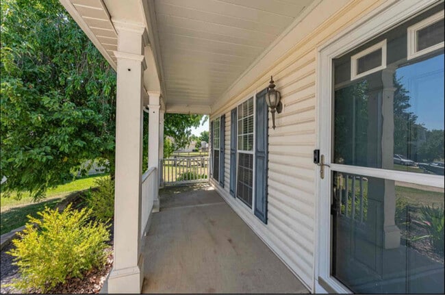Building Photo - 8174 Colyn Ct