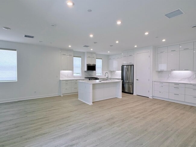 Building Photo - 2630 Everly Dr