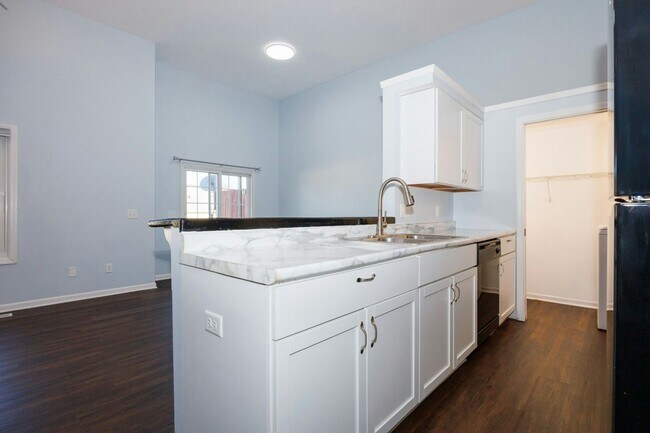 Foto del edificio - 250 Parktrail Rd