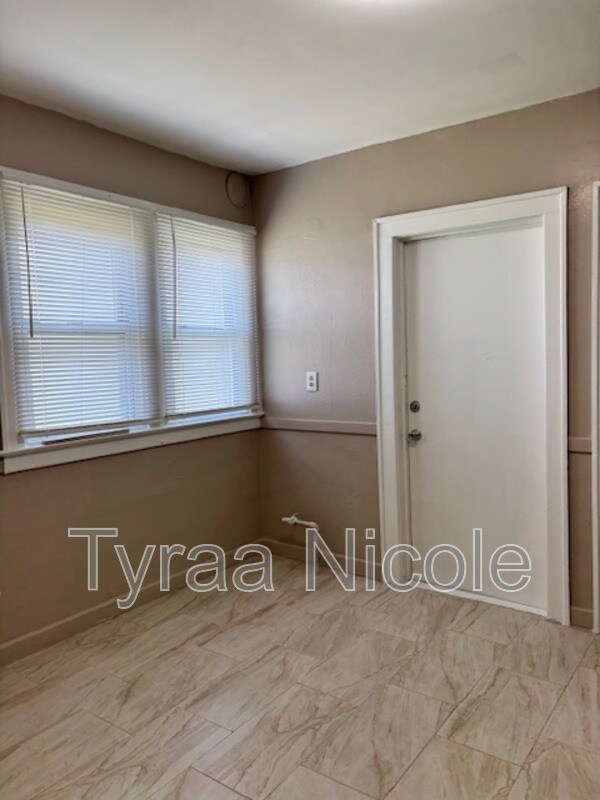 Foto del edificio - 4915 Maplewood Ave