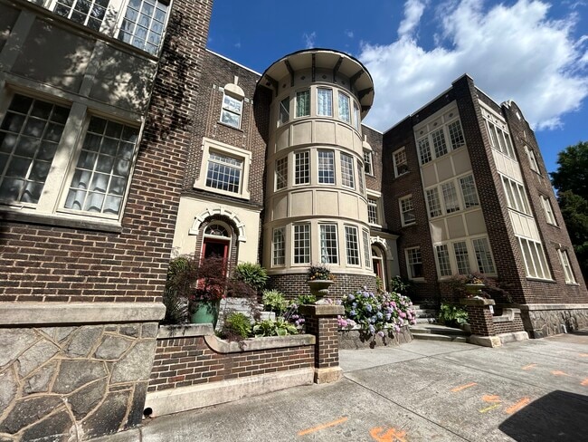 Photo - 635 Myrtle St NE Apartment