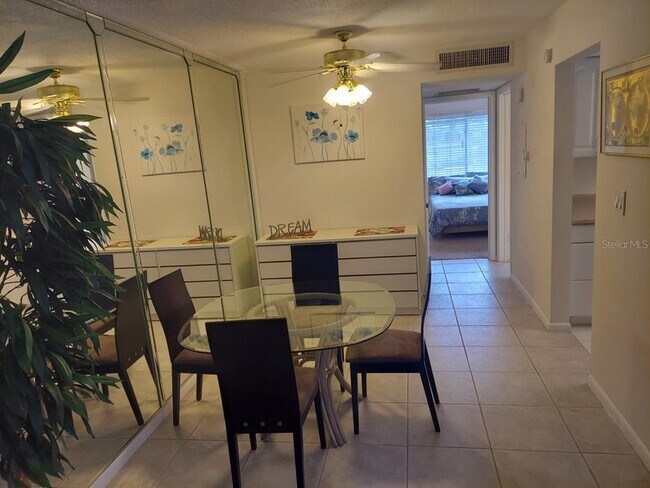Foto del edificio - 605 Pinellas Point Dr S