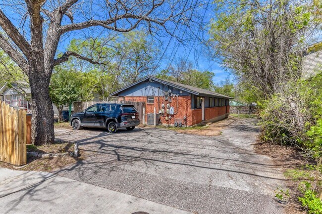 Foto del edificio - 2928 E 12th St