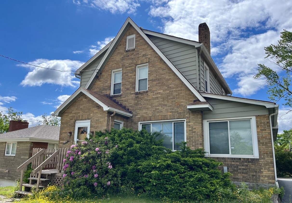 Foto principal - 849 Bower Hill Rd