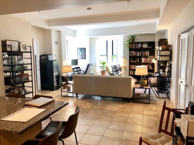 Building Photo - 33 Fay St