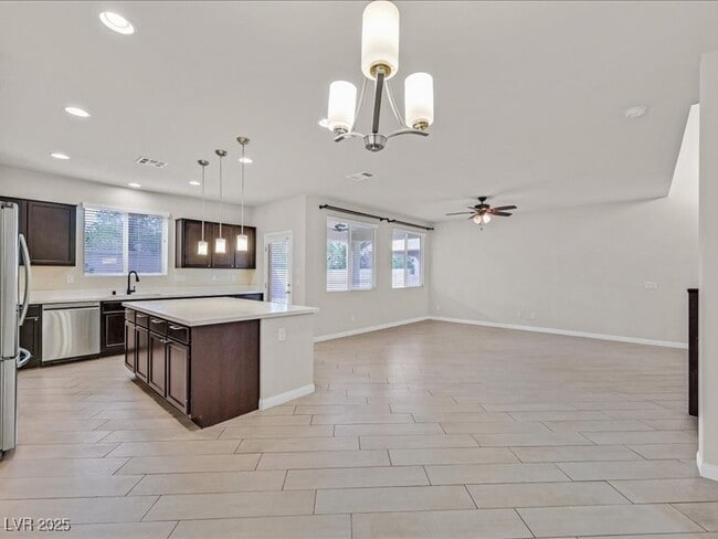Building Photo - 719 Orchard Course Dr