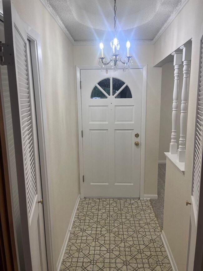 Building Photo - Brick 3/2/2 in Nice Denison Neighborhood O...