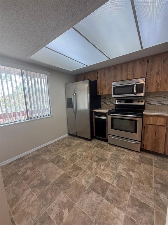 Foto del edificio - 106 Lakeside Dr