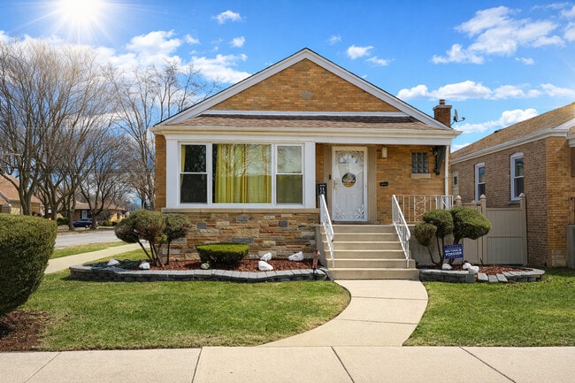 Building Photo - 8201 S Homan Ave