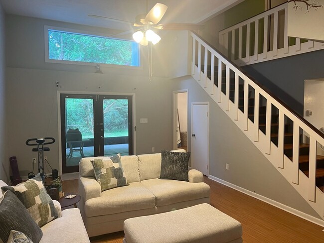 Building Photo - 3 Bedroom 2 Bath Townhome backing up to Ir...
