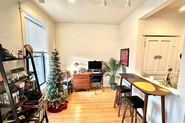 Foto del edificio - 2909 N Mildred Ave