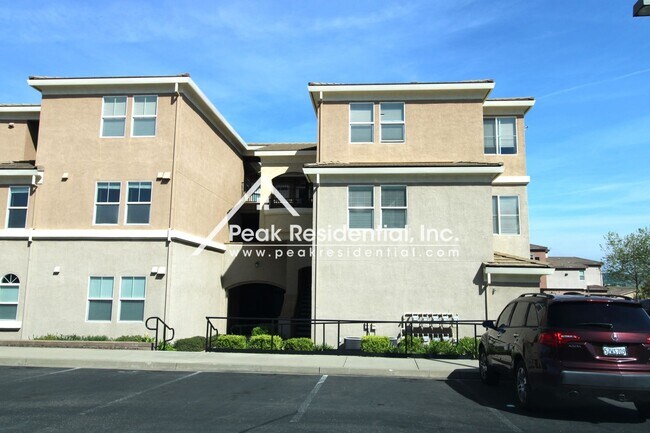 Foto del edificio - Wonderful 2bd/2ba Folsom Condo with 1 Car Garage!