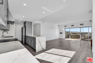 Foto del edificio - 1155 N La Cienega Blvd