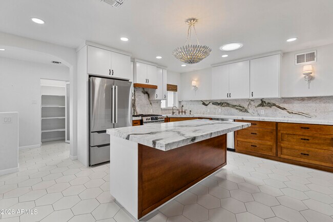 Foto del edificio - 4213 E Lewis Ave