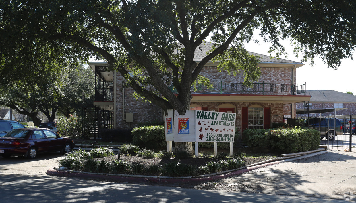 Primary Photo - Valley Oaks Apartments