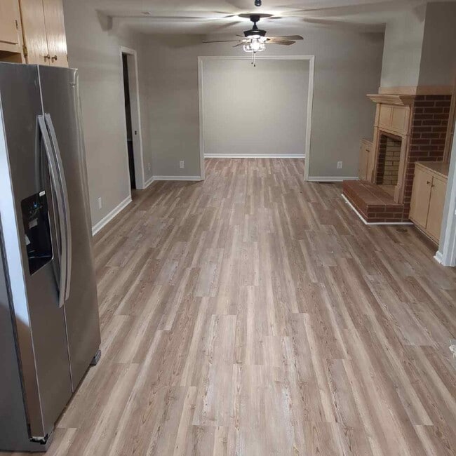 Building Photo - 556 Rucker Ln